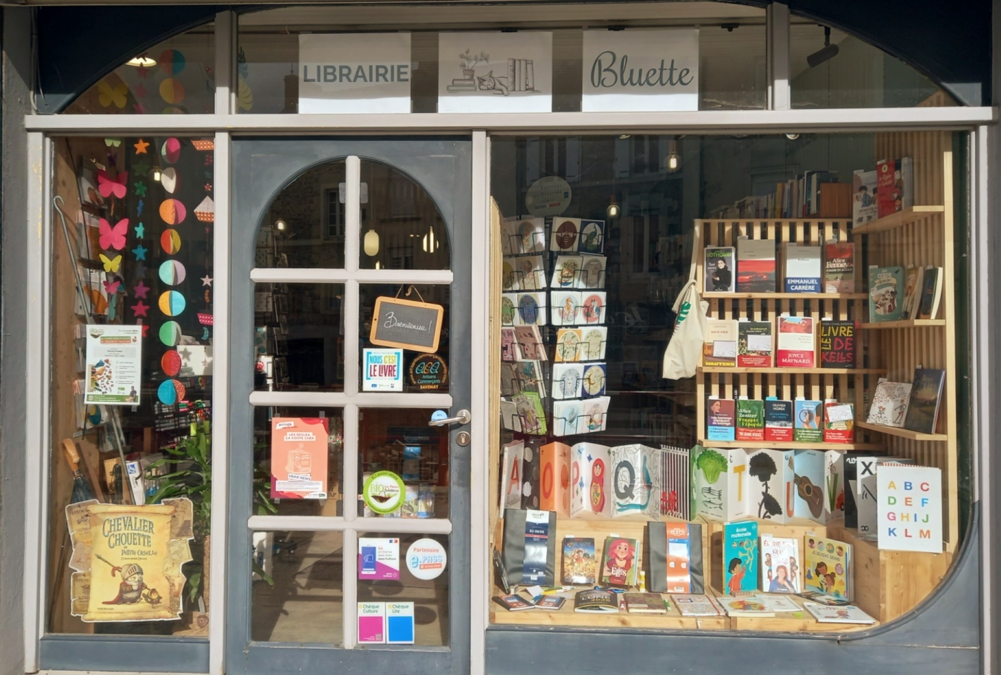 bluette_vitrine_inPixio